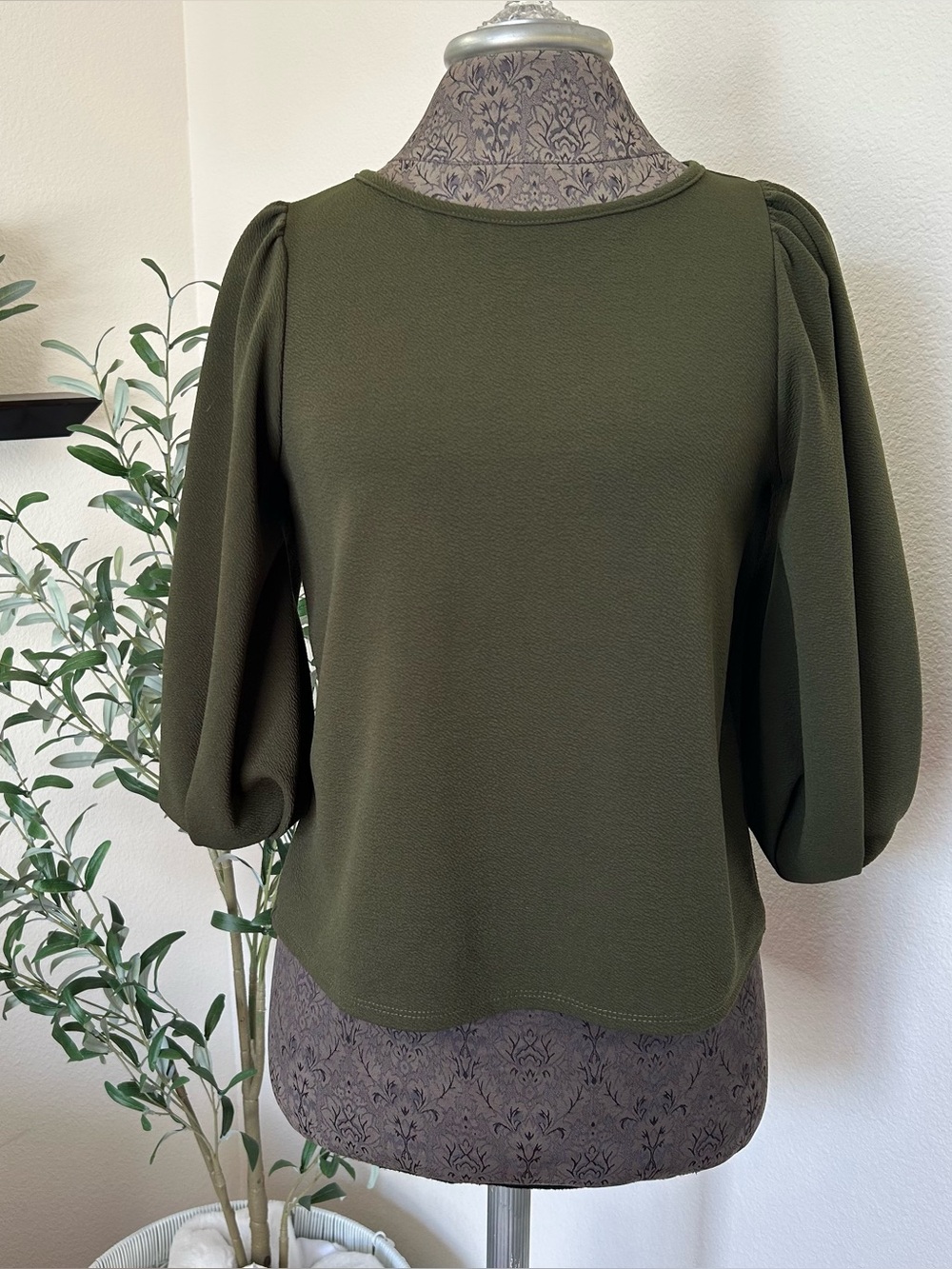 Green Envelope Olive Green Puff-Sleeve Blouse